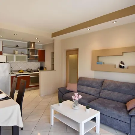 Apartment Grosse In Mit Terrasse Und Grill By Interhome