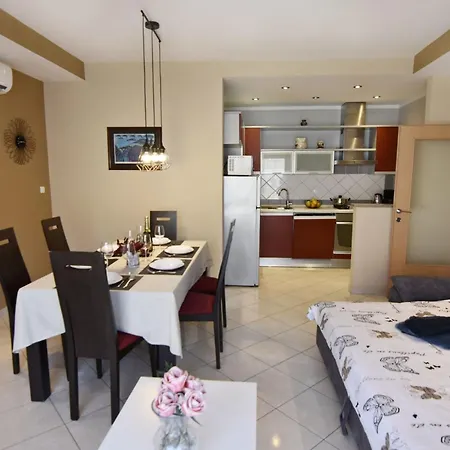 Grosse In Mit Terrasse Und Grill By Interhome *